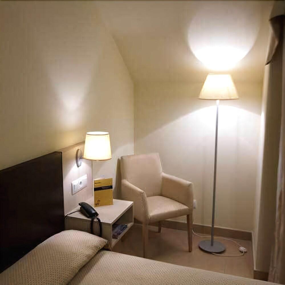 Hotel Room Понтеведра Екстериор снимка