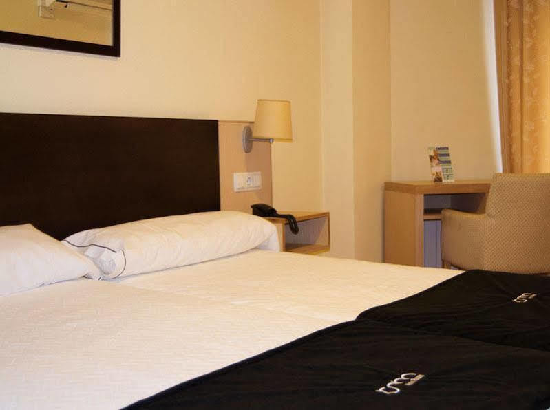 Hotel Room Понтеведра Екстериор снимка