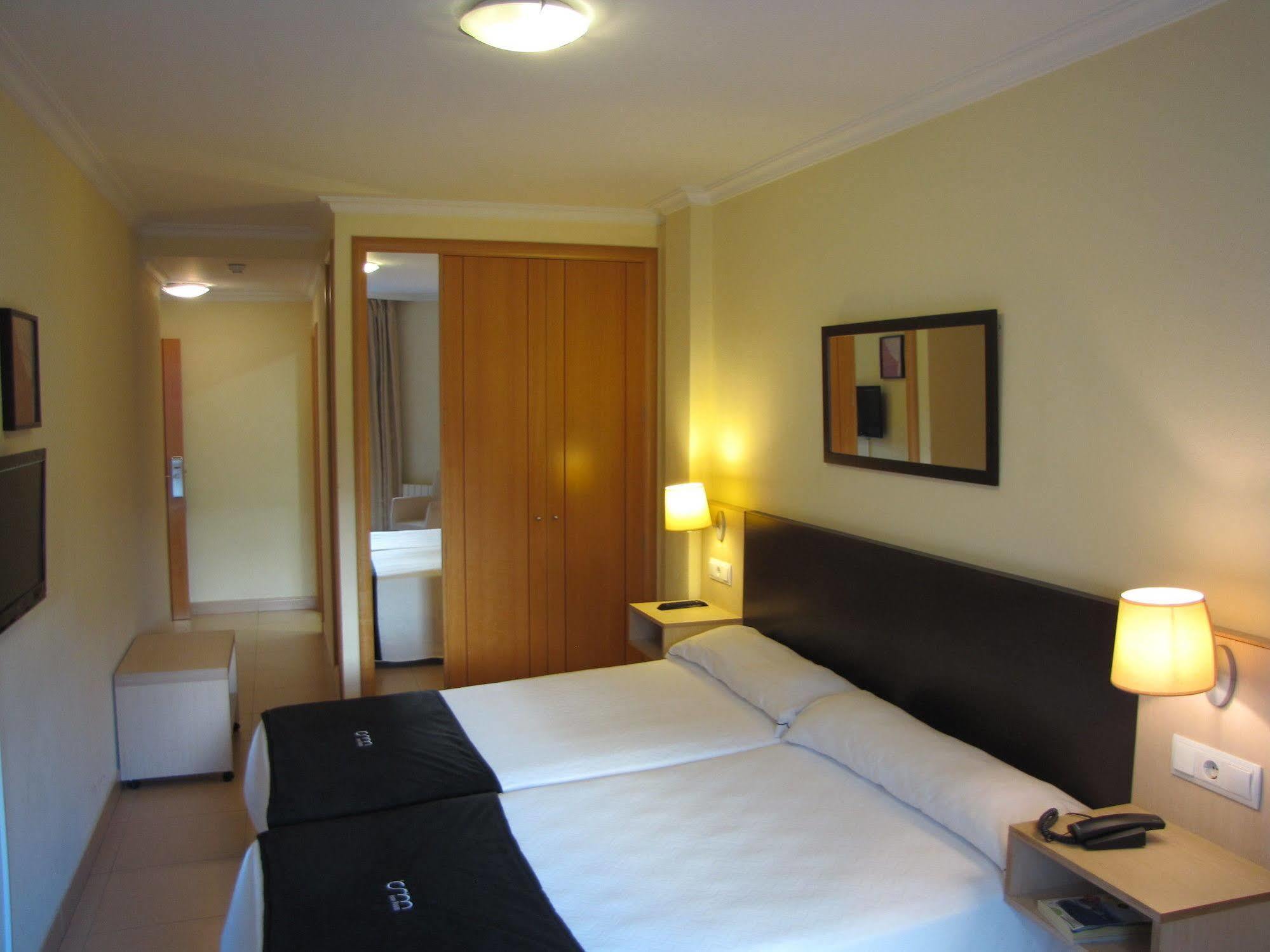 Hotel Room Понтеведра Екстериор снимка