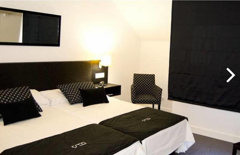 Hotel Room Понтеведра Екстериор снимка
