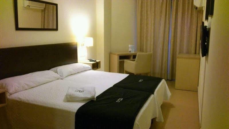 Hotel Room Понтеведра Екстериор снимка