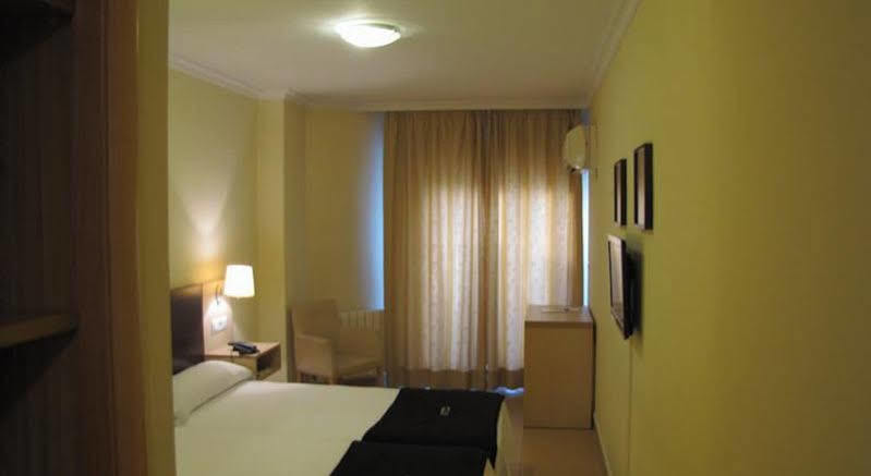 Hotel Room Понтеведра Екстериор снимка